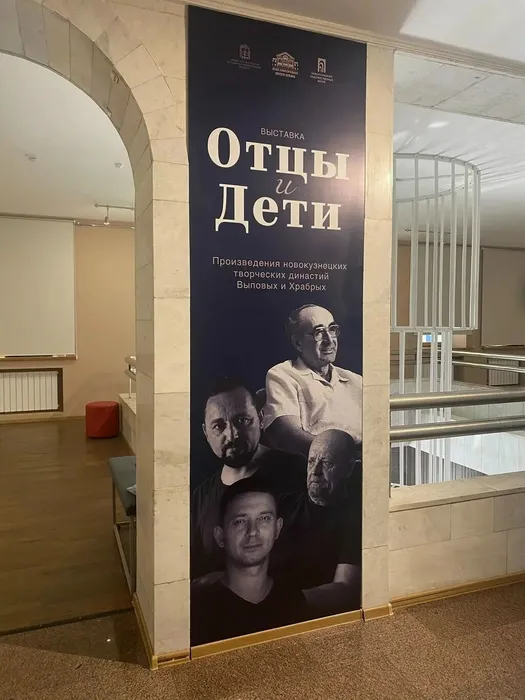 д